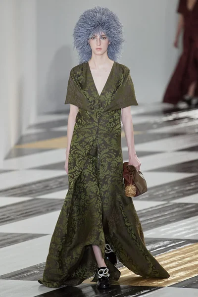 Look 17